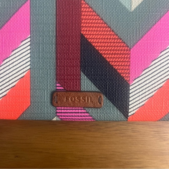Fossil RFID Pouch Clutch Wallet Geometric Chevron Multi Color - Picture 2 of 8